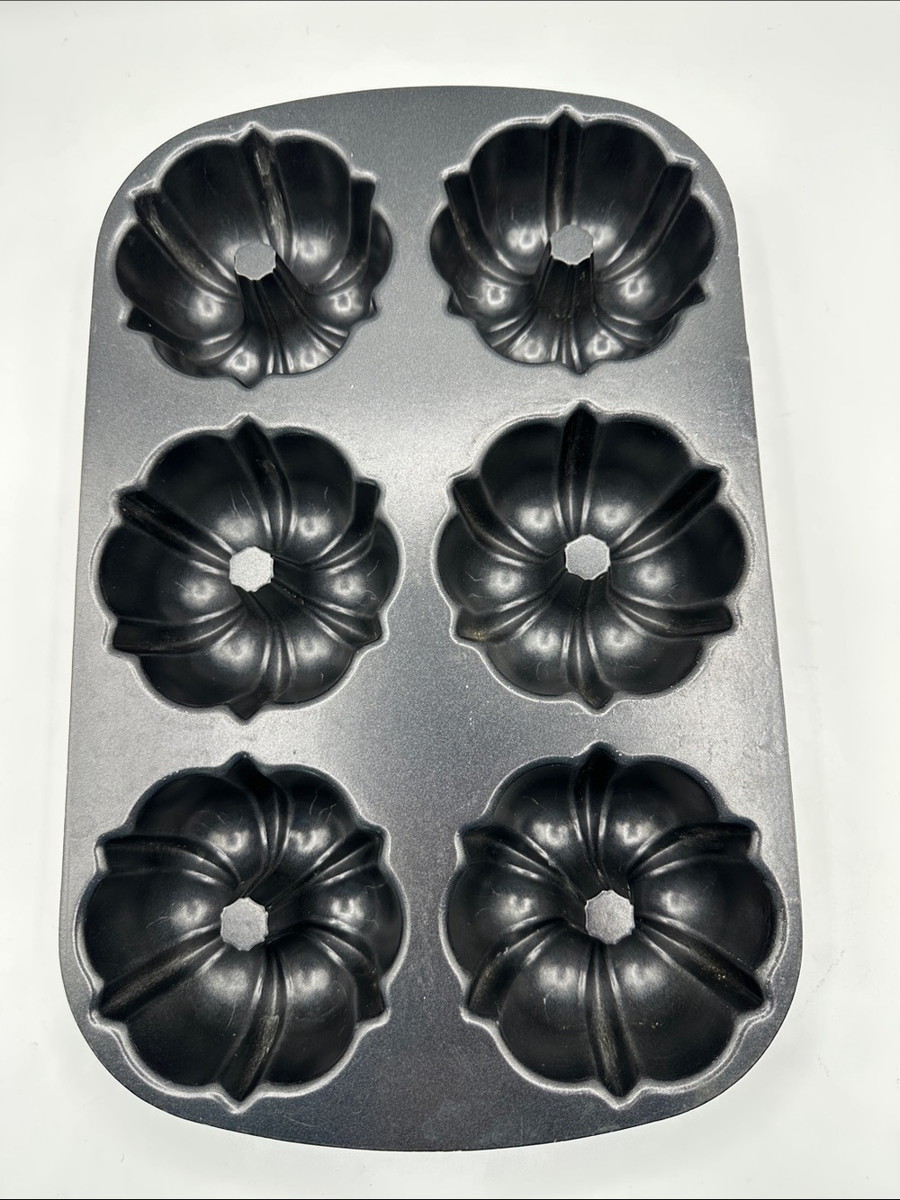 Nordic Ware 6 Bundt Muffin Pan. USA